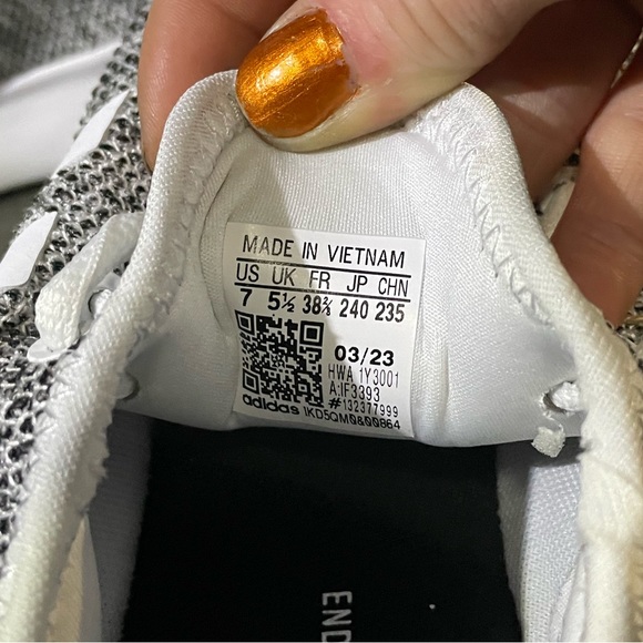 Adidas women’s size 7 - Picture 3 of 4